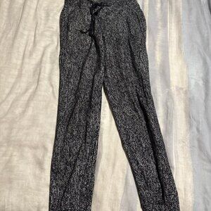Lululemon Ready to rulu joggers size 6